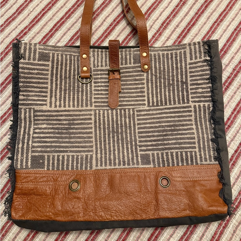 Myra Weekender bag